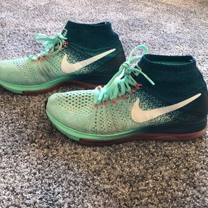 Nike Womens Zoom All out Flyknit running shoe size 9